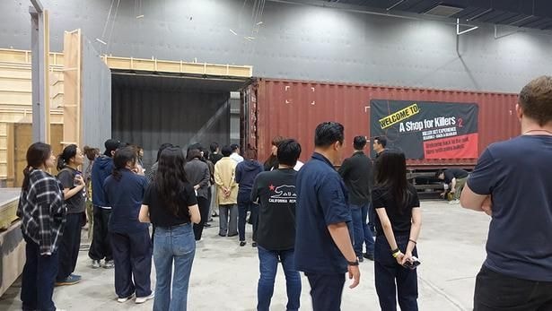 「ジンバル」が設置されたコンテナのセット