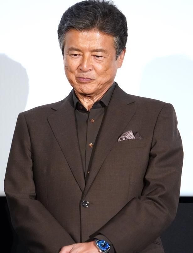 松村らのトークに微笑む三浦