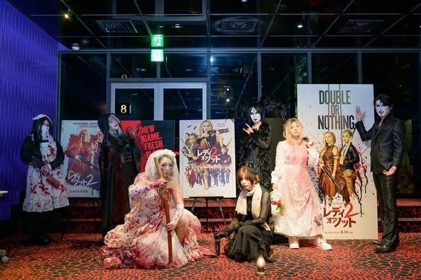 【写真を見る】プレミア試写会にはコスプレイヤーも参戦!