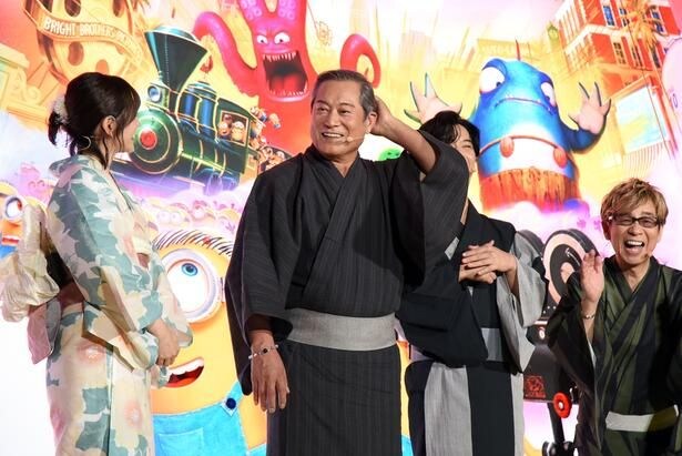 盆踊りは得意かと聞かれ、「サンバの方が楽なんだけどね」と返す松平健