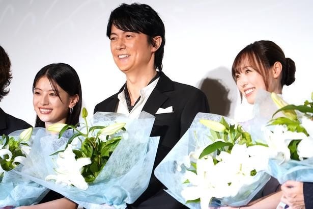 福原遥&出口夏希、福山雅治のサプライズ登壇に大興奮!『あの星が降る丘で、君とまた出会いたい。』舞台挨拶で福山は「出会うべくして出会った」と原作・汐見夏衛に感謝