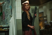 エージェント・スミスを叔父に持つ血まみれ絶叫クイーン！現役最強の“ジャンル映画美女”はサマラ・ウィーヴィングだ