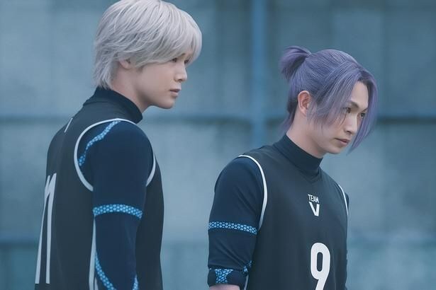 御影玲王(綱啓永)との出会いによって凪はサッカーの世界に足を踏み入れる