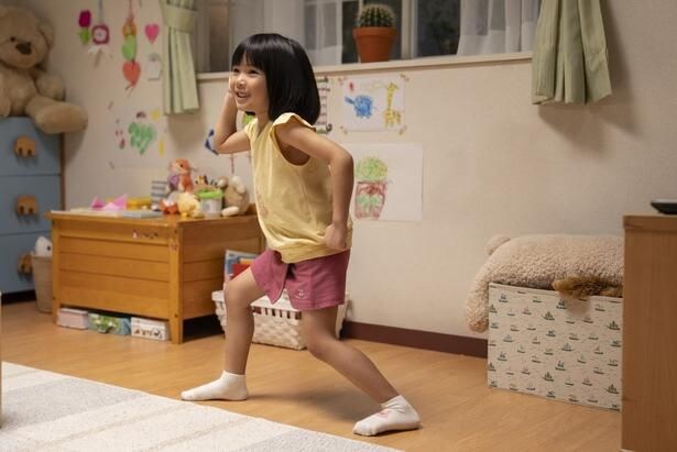おちゃめにはしゃぐ朝子