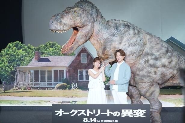 杉浦太陽、恐竜の出現で号泣する妻・辻希美を守りきる！「大丈夫、僕は元ヒーローだから」『オークストリートの異変』イベントで杉浦家のサバイバル術披露？