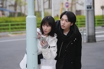 なにわ男子、西畑大吾のコミカルな表情や悲しげな笑顔…『時給三〇〇円の死神』熱演が伝わる新場面写真
