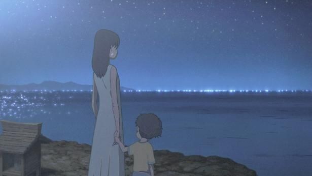 海辺の町を舞台に、純真無垢な祈りと呪いを描く