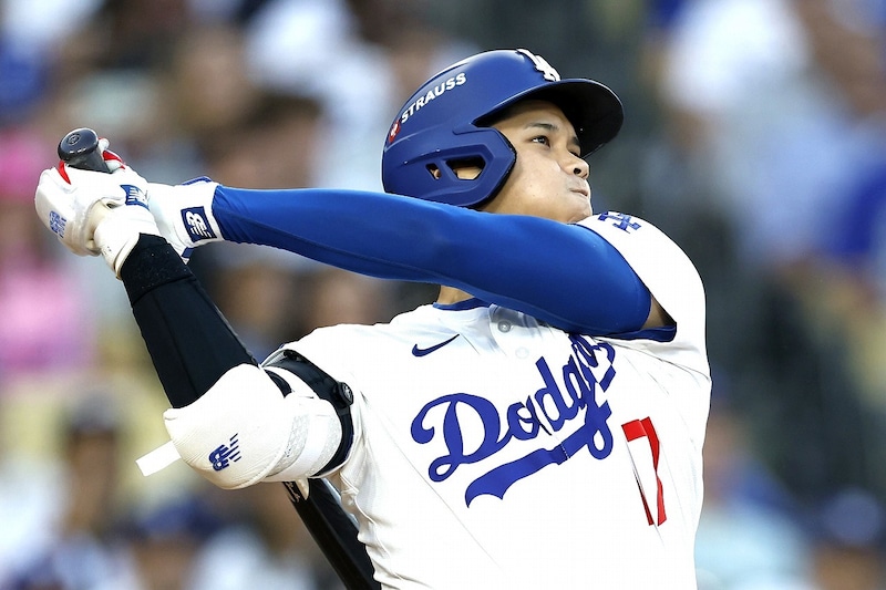 「本当に非現実的だよ」 大谷翔平、今PS初スイングが“史上4番目”の衝撃弾...米記者あ然「MVP MVP MVP」「挨拶代わりの先頭打者弾だ」