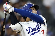 「またまた大谷だ！！！」PS初戦で大谷翔平が１試合２本目のアーチ！「113.5マイルの打球を夜空に放り込んだ」