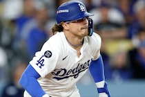 「10月に際立つ集中力」ド軍、編成本部長が絶大な信頼を寄せるK・ヘルナンデス、背中の張りで交代も「明日は必ず出場する」