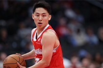 「泣いちゃうわ」河村勇輝のブルズ背番号８＆日の丸カットに日本人感激「着る日がくるとは…」 “神様”が在籍した伝統クラブで飛躍誓う