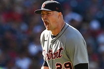 「彼はモンスターだ」スクーバル、14K＆100マイル超連発の圧巻投球！ 敵地でガーディアンズをねじ伏せ、地区シリーズ進出に王手