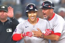 吉田正尚、強心臓ぶり発揮した逆転打で“MLB史上初”の偉業達成！「キャリア初のポストシーズンの最初の投球を...」