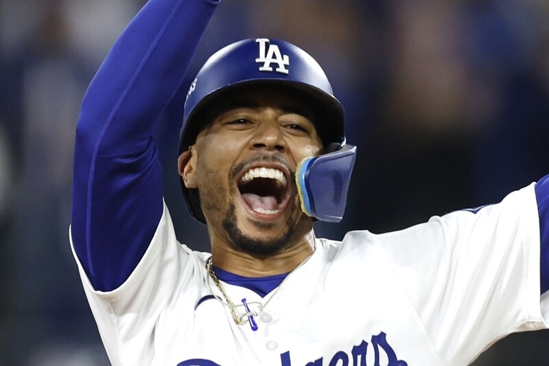 二塁打3本含む4安打、ベッツがドジャース史上2人目の快挙達成!「ショウヘイを歩かせてもムーキーがいる」PS打率は.667「絶好調だ」