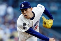 「大魔神・爆誕！」佐々木朗希がクローザー登板→100マイル連発の圧巻２KでNLDS進出に日本人歓喜「ドジャースブルペンの救世主！」