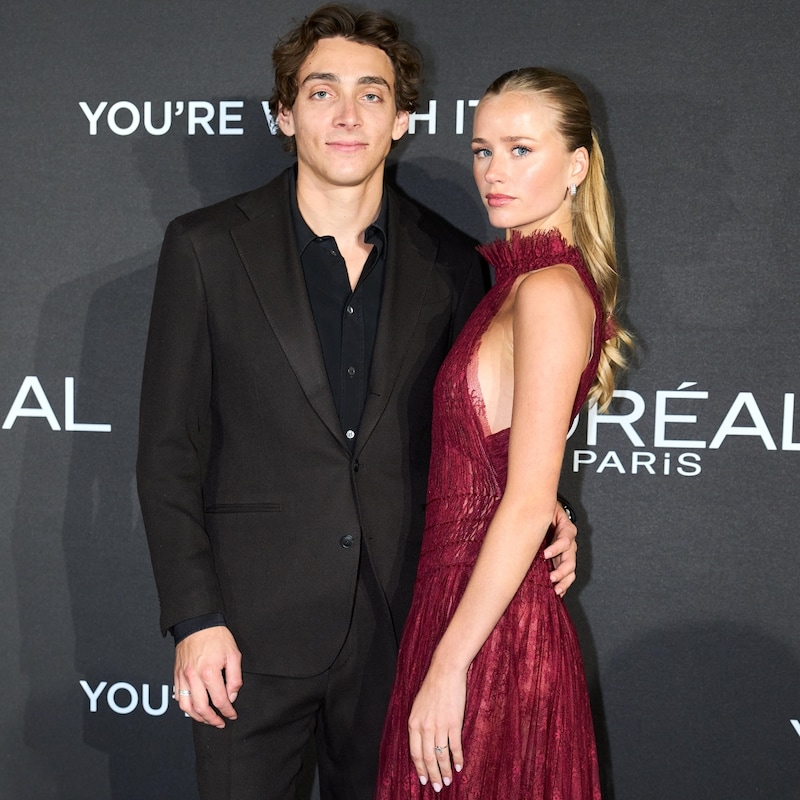 「どんだけ美人なんだよ!」デュプランティス婚約者が艶めくドレス姿で魅せた“異次元の美貌”が話題!「絵になるよね」「パリでもイチャイチャ」