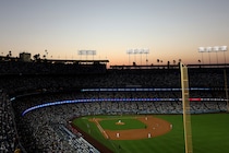 日本人女優が２日連続でドジャース戦を現地観戦！ ユニホーム姿も公開しファン驚き「羨ましい」「スゴい近くで大谷くんのホームラン観れて良いなぁ」