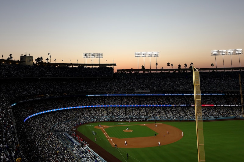 日本人女優が2日連続でドジャース戦を現地観戦! ユニホーム姿も公開しファン驚き「羨ましい」「スゴい近くで大谷くんのホームラン観れて良いなぁ」
