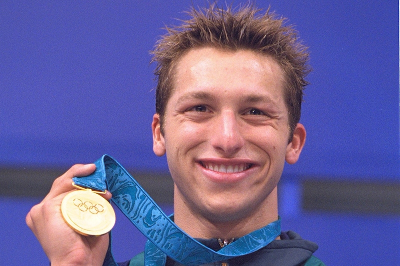 シドニー五輪から25年...イアン・ソープが金庫に封印していた金メダルを友人に初公開「見るだけならOK、味見だけは絶対ダメ!」