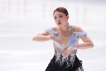 紀平梨花、アイスダンス転向発表後初の最新オフショット　大人な全身ブラックコーデに浮かべた“表情”「気分が晴れたような…」