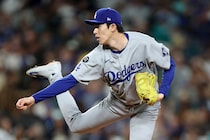 ”勝敗を分けた数分間“フィリーズ戦で緊急リリーフの佐々木朗希に落ち着きをもたらした大谷翔平のファインプレー