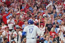 フィリーズ過激ファンの激しすぎる“感情の落差”に日本人衝撃…「熱狂マジで凄すぎる」→「こんな静かな逆転３ラン初めて見た」