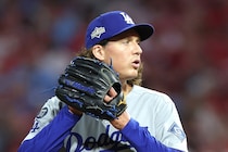 「トイレにいた時に...」７年ぶり救援登板のグラスノー、途中出場ならではの“ドタバタ”を明かす「走って戻ってウォーミングアップしたよ」