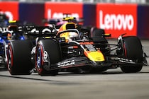 角田裕毅は12位、元僚友ハジャーを追い抜けず...ラッセル優勝、マクラーレンがコンストラクターズタイトル確定！【F1シンガポールGP】