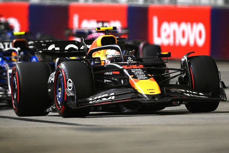 角田裕毅は12位、元僚友ハジャーを追い抜けず...ラッセル優勝、マクラーレンがコンストラクターズタイトル確定！【F1シンガポールGP】