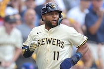 ブルワーズ、地区S第１戦でカブスを撃破も...主力チョーリオが無念の負傷交代「重症ではないが、無期限に休ませる可能性もある」と現地報道