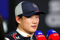 角田裕毅がP13→P17まで急落した“悪夢の１周半”、実際には何が起きていたのか？　本人は「人生で最悪のスタート」と悔しさあらわ【F1】