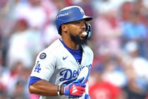 「史上最も怠惰なプレイヤーだ」T・ヘルナンデスの“怠慢走塁”にファン激怒「全力ならセーフだよ」「なんでいつも手を抜くの？？」