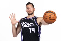 「これまでのキャンプで最もハード」キングス新加入のビッグマンが今季のチームに自信「開幕したらもっと良くなる」＜DUNKSHOOT＞