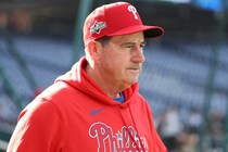 「ストットのバントで完全に勢いを殺した」「またしてもポストシーズンで崩壊、呪われているのか？」ドジャースに連敗のフィリーズ…ファンから辛辣な声「トムソンは一刻も早く辞めるべきだ」