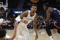 「チームメイトに“寝ていても決められる”シュートを打たせる」――戦列復帰したウェンバンヤマが学んだ最善の選択肢＜DUNKSHOOT＞