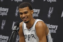 ウェンバンヤマ主導で誕生！NBA初のウルトラス集団『スパーズ・ジャッカルズ』が始動＜DUNKSHOOT＞