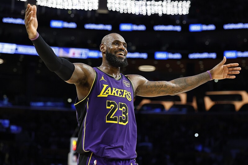 元NBA選手がレブロンとジョーダンのキャリア晩年に言及「ジョーダンの時代は今よりずっとフィジカルだった」<DUNKSHOOT>