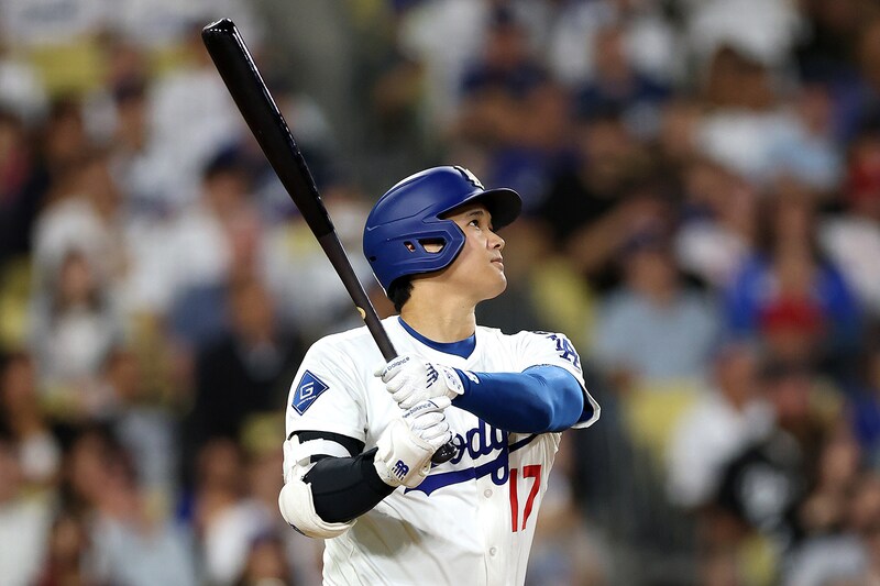 大谷翔平、フィリーズとの第3戦の第一打席はレフトフライ。追い込まれての4球目をヒッティングも…【地区シリーズ第3戦】