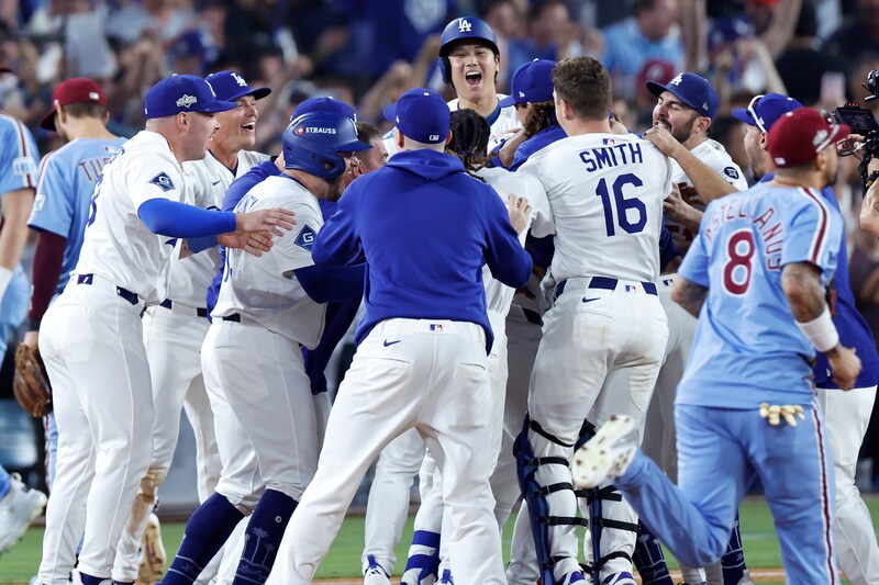 「よくやった!」ドジャース、2年連続リーグ優勝決定シリーズ進出! 両軍総力戦にLAファン熱狂「興奮して今夜は眠れない!」