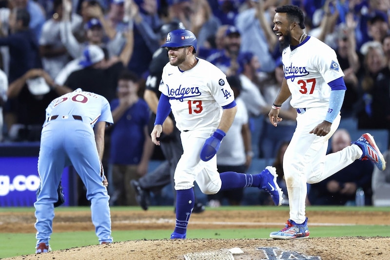 「ドジャース、この勝ち方は...」 まさかの悪送球でシリーズに幕 ネットの意見さまざま「気の毒すぎて心痛い」「総力戦の幕切れとしてはお似合い」