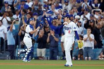 「どなた??」「誰かわからんくなっとるw」主役・佐々木朗希の“泡まみれ”な一枚にド軍ファン歓喜「いい写真だ」