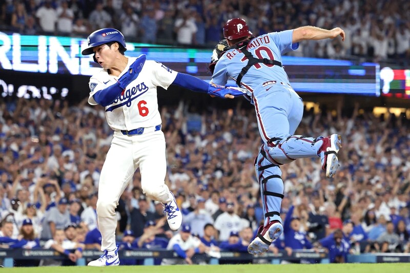 「ホーム踏み損ねてたぞ!」ドジャース劇的サヨナラの陰でキム・ヘソンによる“あわやの事態”が話題!「暴投しなきゃアウトだった」「本気で走ってた?」