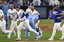 「絶句するほどのショック」まさかの悪送球でサヨナラ負け、シーズン終了のフィリーズ地元メディアが呆然「何と言っていいのか分からない」「一体何を目撃したのか」