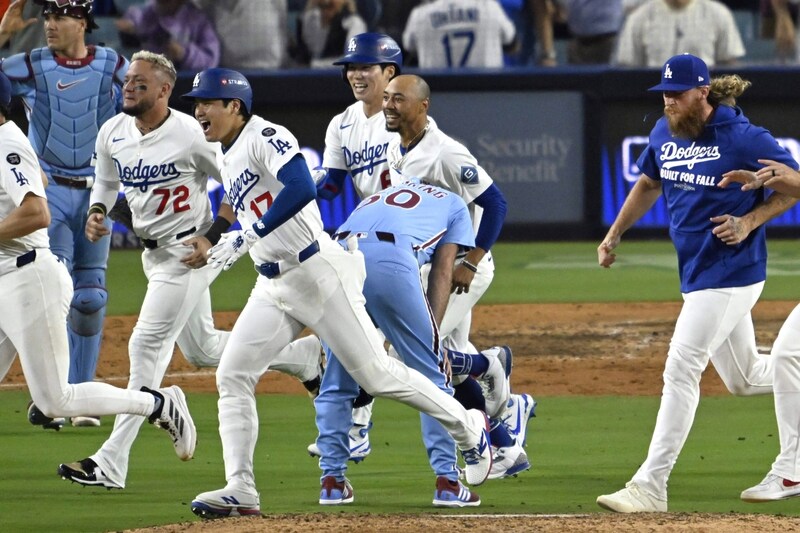 「絶句するほどのショック」まさかの悪送球でサヨナラ負け、シーズン終了のフィリーズ地元メディアが呆然「何と言っていいのか分からない」「一体何を目撃したのか」