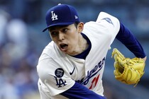 「“デーモン・クローザー”がブルペンを救った」ポストシーズン大活躍の佐々木朗希、ドジャース専門メディアがニックネーム命名「まるで映画のような投球だ」