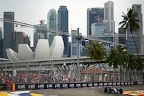 テラハ出演の人気モデルがF1シンガポールGPを現地観戦！ 期間中の華やかなイベントを満喫する姿に反響