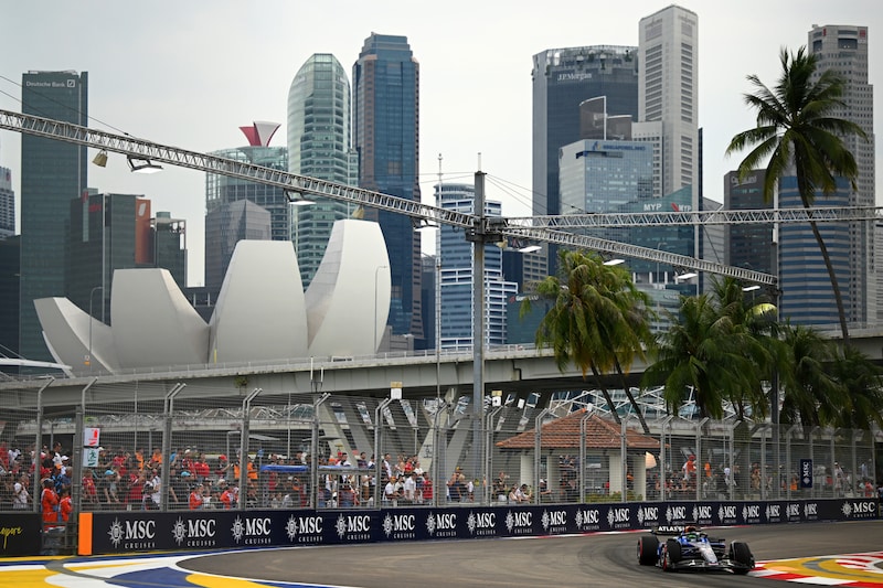 テラハ出演の人気モデルがF1シンガポールGPを現地観戦！ 期間中の華やかなイベントを満喫する姿に反響