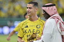 ロナウド、初の「純資産10億ドル超え」のサッカー選手に！ 稼ぎもゴールも爆増中の40歳は「まだ情熱を持ち続けている」と現役続行に意欲