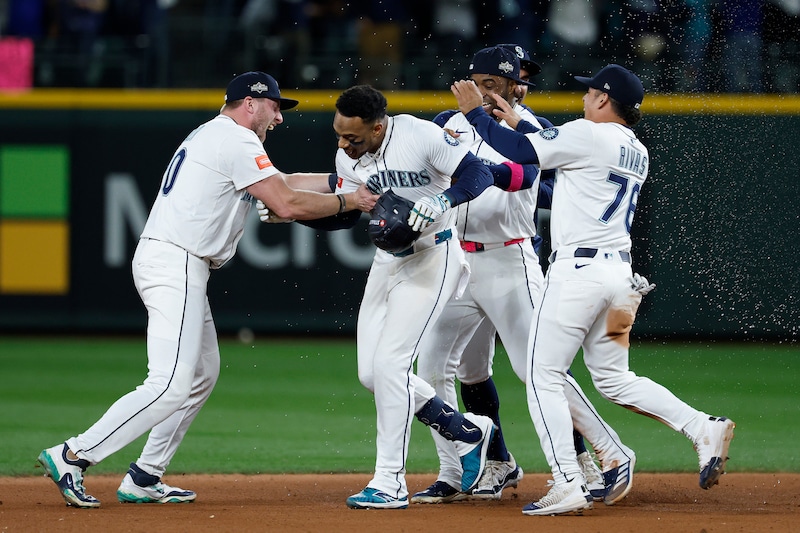 マリナーズが24年ぶりALCS進出! 延長15回、5時間近い死闘決着に日本人騒然「昔の甲子園みたい」「やばすぎ笑」