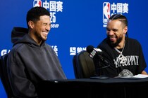 「兄貴のような存在で支えてくれる」サンズ加入のブルックスがブッカーとの関係を語る「対戦しなくてよくなったのはありがたい」＜DUNKSHOOT＞